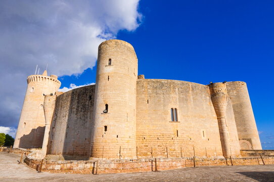 Bellver Castle, dating from the 14th century, Palma de Mallorca, Majorca, Balearic Islands, Spain, Europe