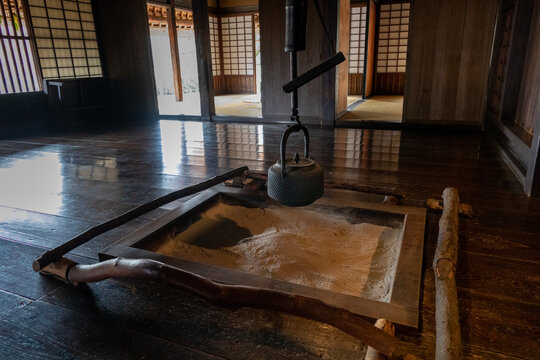 囲炉裏（いろり）昭和の古民家　Japanese traditional hearth called "irori"