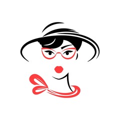 woman with hat and glasses