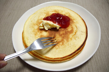 家庭で作った手作りパンケーキ