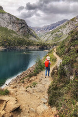 Fototapeta na wymiar Tourists near a french lake in the high pyrenees