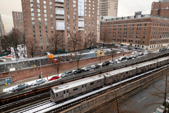 Manhattan, New York, USA. 2021. Subway train above ground approaching 125th station on snow covered tracks in the Morningside Heights district of Manhattan, NYC.