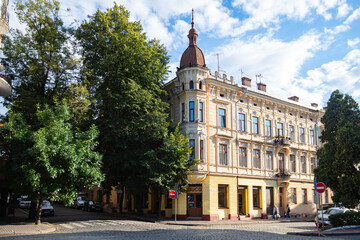 Fototapeta premium CHERNIVTSI, UKRAINE - JUNE 16, 2017: Chernivtsi street