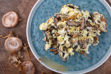 mushroom and fresh garlic scramble eggs