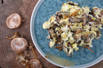 mushroom and fresh garlic scramble eggs