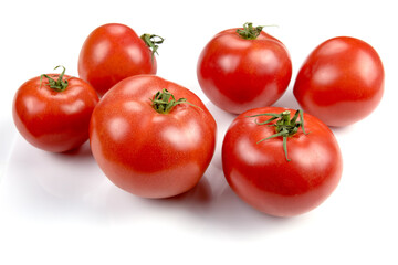 plusieurs tomates isolées sur un fond blanc