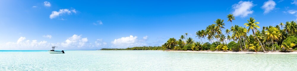 Panoramic view of a beach on the Fakarava atoll in French Polynesia