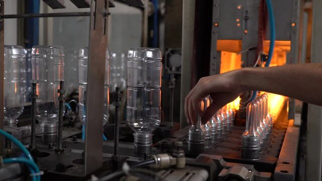 Plastic bottle extrusion machine