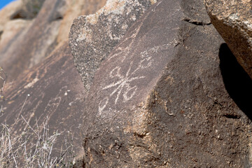 Joshua Tree Petroglyph 01