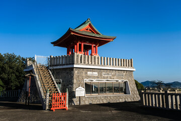 Fototapeta premium 愛知県犬山市 犬山成田山 鐘楼堂 (成田山名古屋別院大聖寺)