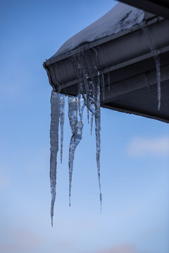 Ice Sickle Damming on Roof
