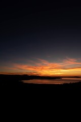 Fototapeta na wymiar lever de soleil sur une baie 2