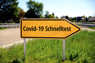 Schild Covid-19 Schnelltest