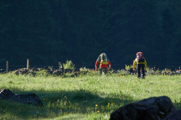 Fototapeta premium Mit dem Mountainbike unterwegs im Oytal