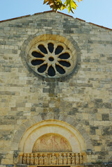 Caramanico Terme - Abruzzo - Church of San Tommaso Becket: The rose window and the lunette of the central portal