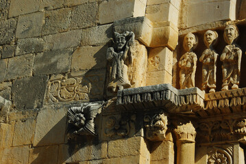 Obraz premium Caramanico Terme - Abruzzo - Church of San Tommaso Becket: Friezes and decorations depicting plants and animals