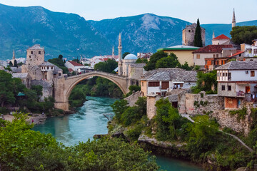 Stari Most (oude brug) over de rivier de Neretva, UNESCO-werelderfgoed, Mostar, Bosnië en Herzegovina