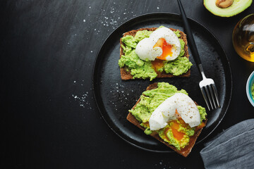 Sandwiches with avocado and egg