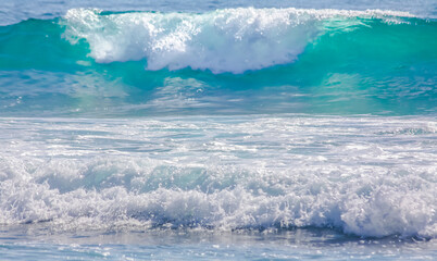 Scenic view of sea waves splashing on shore in Honolulu, Hawaii