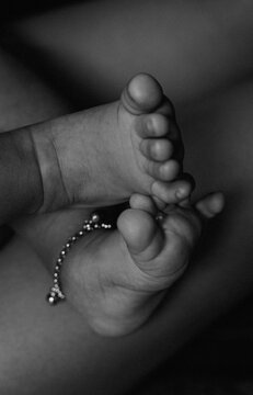 baby feet in black and white