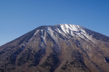 雪を被った冬の男体山