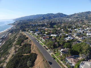 Aerial view the Pacific Palisades in Los Angeles, California. - obrazy, fototapety, plakaty