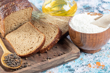 A wooden cutting board with slices of bread