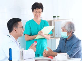 Fototapeta premium doctor and patient