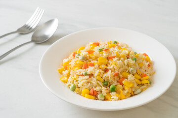 fried rice with mixed vegetable (carrot, green bean peas, corn) and egg