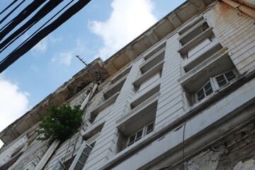 Fototapeta na wymiar old building with sky on afternoon