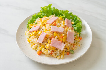 fried rice with ham and mixed vegetable (carrot, green bean peas, carrot)