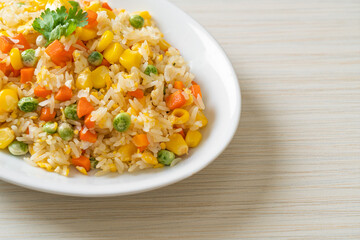 fried rice with mixed vegetable (carrot, green bean peas, corn) and egg
