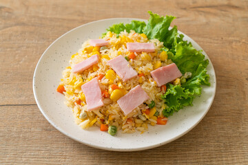 fried rice with ham and mixed vegetable (carrot, green bean peas, carrot)