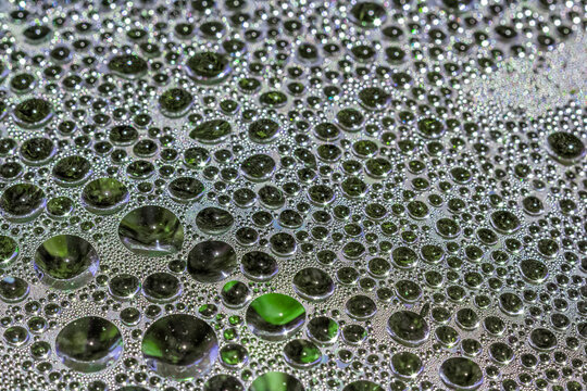 Bulles d&rsquo;eau sur vitrage