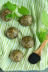 Cashew spirulina date mint energy balls