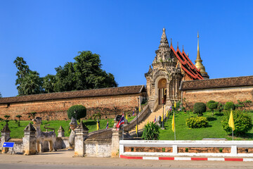 Fototapeta premium Gate and staircase to Wat Phra That Lampang Luang temple, famous tourist destination, Lampang province, Thailand