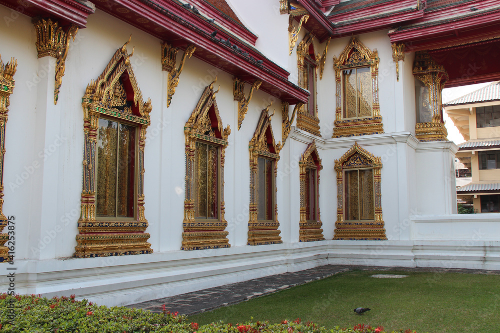 Wall mural buddhist temple (wat benchamabophit) in bangkok (thailand)