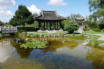 Fototapeta na wymiar Chinesischer Garten im IGA bzw. IGA-Park in Rostock