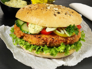 Vegetarischer Hamburger - Fleischloser Tofu Burger