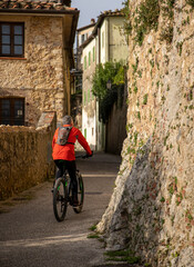 Monteggiori è un borgo medievale arroccato sulle colline nel comune di Camaiore in Toscana, è meta di molti turisti e bikers.