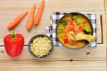 Homemade chicken curry with carrot, broccoli and red bell pepper. Served with brown rice