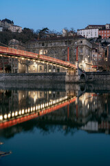 Obraz premium Berges de la Saône à Lyon à l'aube