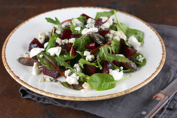 Salad with beets, cheese and salad