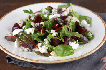 Salad with beets, cheese and salad