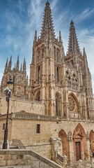 Fototapeta na wymiar Majestuosa catedral de Burgos de estilo gótico del siglo XIII