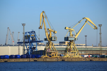 Fototapeta na wymiar Overhead and level luffing crane at the port of Rostock