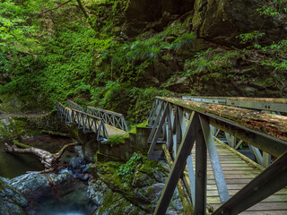 広島県瀬戸の滝途中の三連橋