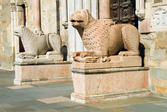Duomo's facade with two lion statues, Parma, Emilia Romagna
