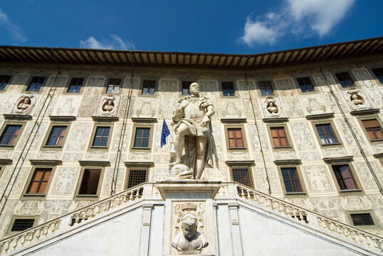 Piazza dei Cavalieri and Statue of Cosimo I, Scuola Normale University, Pisa, Tuscany