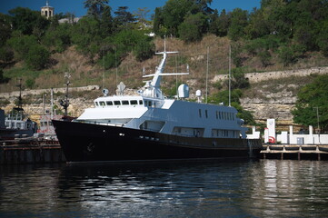 Naklejka premium Ships in the bay of Crimea